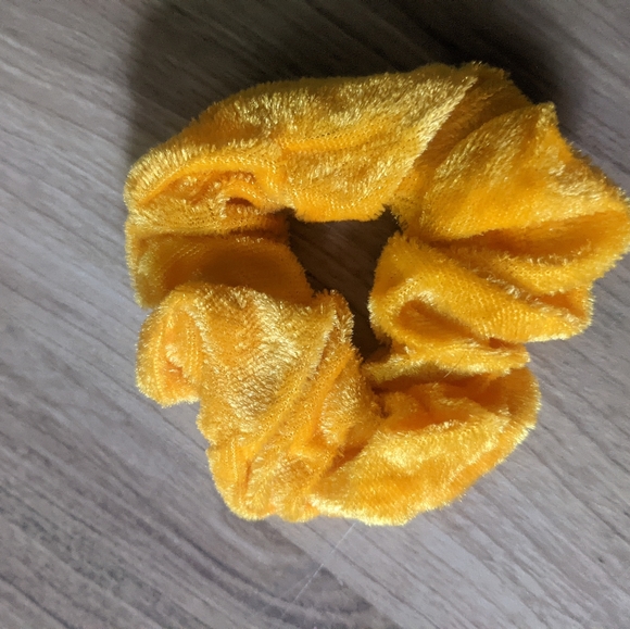 Golden mustard scrunchie set! - Picture 3 of 6